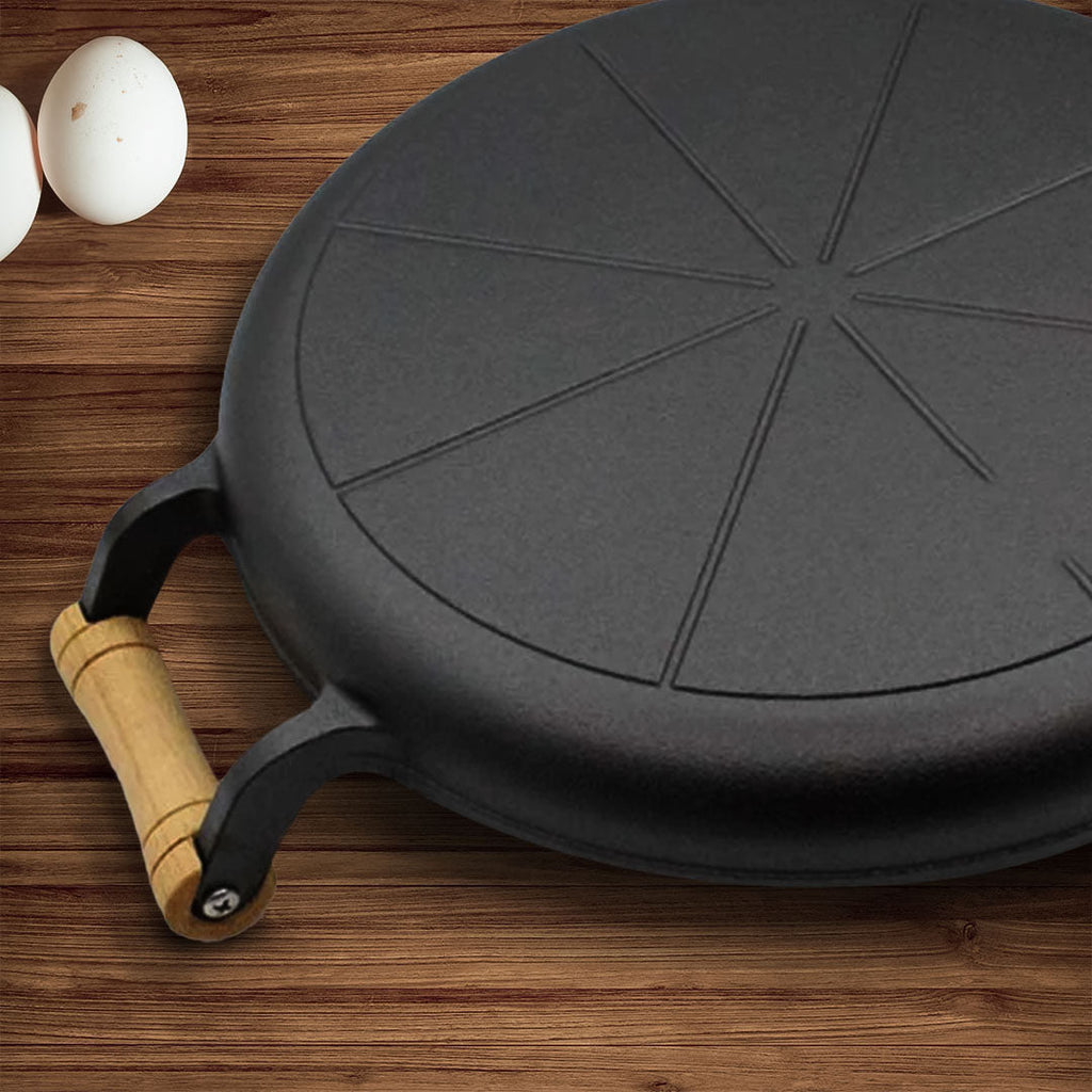 Round 31cm cast iron sizzle skillet with ribbed interior and wooden handle for searing steaks — view 4
