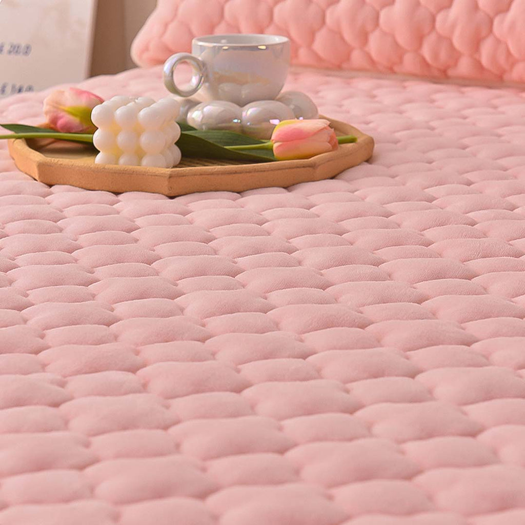 Pink quilted fleece stretchable mattress cover with clover design and two matching pillow covers — view 5