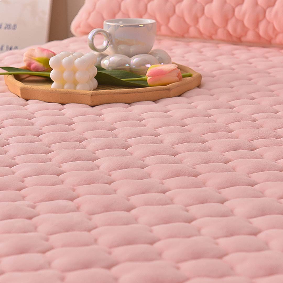 Pink quilted fleece stretchable mattress cover with clover design and two matching pillow covers — view 5