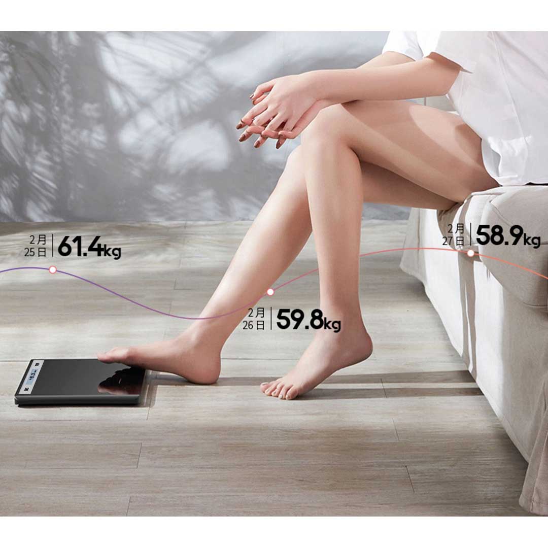 Electronic talking bathroom scale in tempered glass with large LCD display and digital weight numbers — view 5