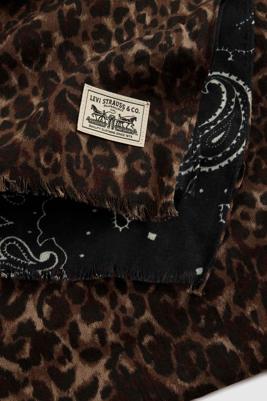 Women's pure cotton scarf with contrasting prints and frayed hem flat weave design — view 3