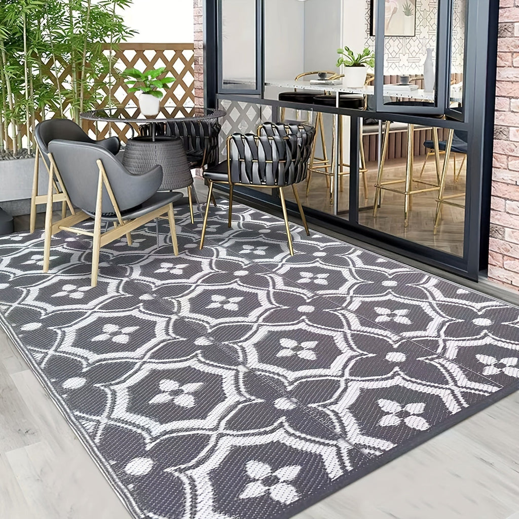 Outdoor reversible patio mat with large geometric pattern made of braided polypropylene for camping — view 2