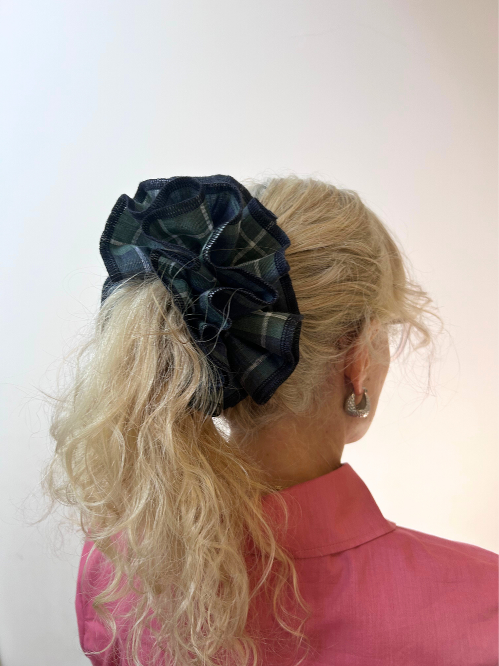 Organic Linen green check scrunchie – Azaria | No More Nobody-3
