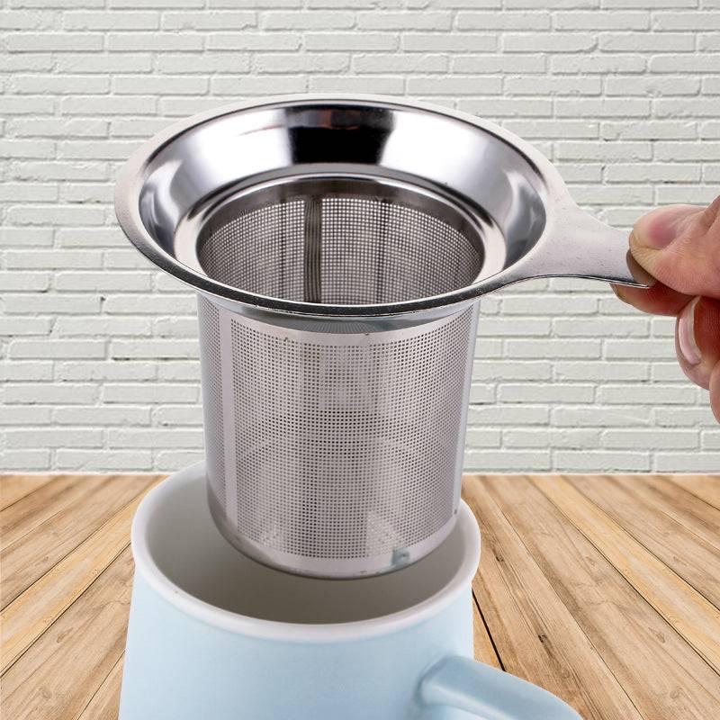 Stainless steel fine mesh tea infuser basket for brewing loose leaf tea — view 3