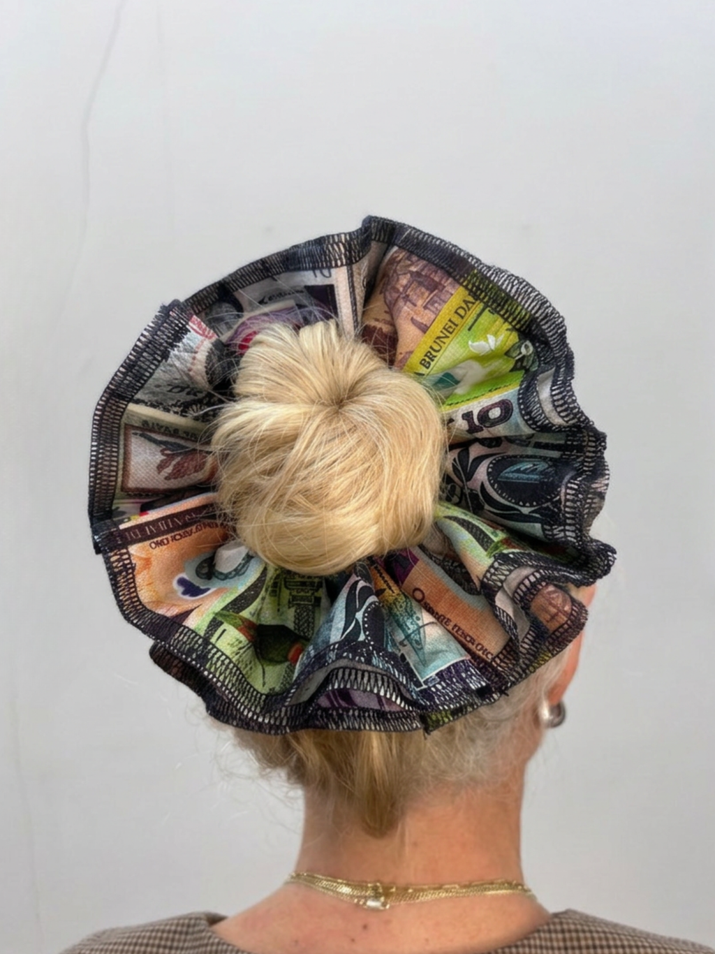 Organic Cotton old Money scrunchie - Azaria | No More Nobody-1