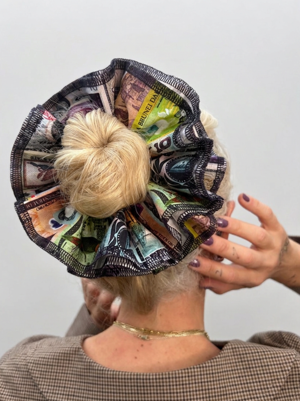 Organic Cotton old Money scrunchie - Azaria | No More Nobody-2