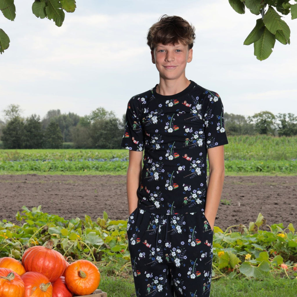 Black floral kids t-shirt in organic cotton featuring an educational botanical and hidden object print — view 2