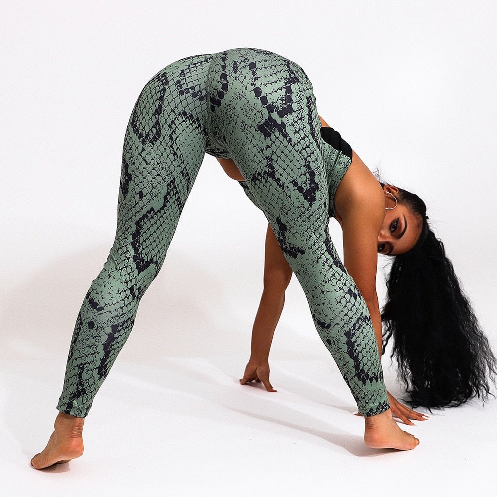 Two-piece snake print yoga set with green sleeveless sports bra and matching high-waisted fitness leggings — view 5