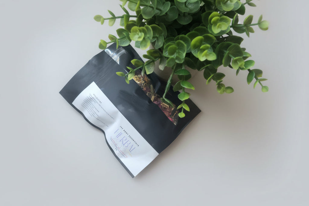 Herbal yoni steaming pouch with dried chamomile, rose petals, and sage for feminine wellness. — view 2