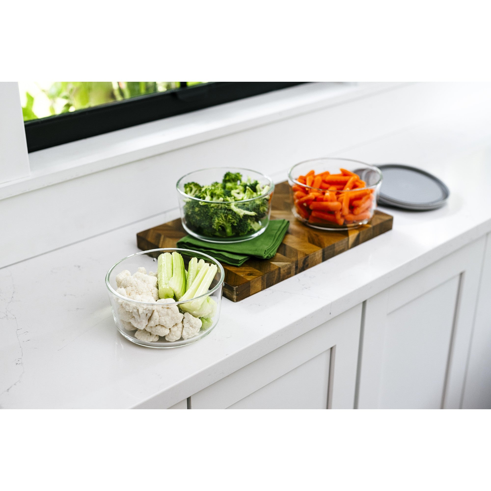 Six round borosilicate glass food storage containers with airtight grey lids for meal prep — view 4