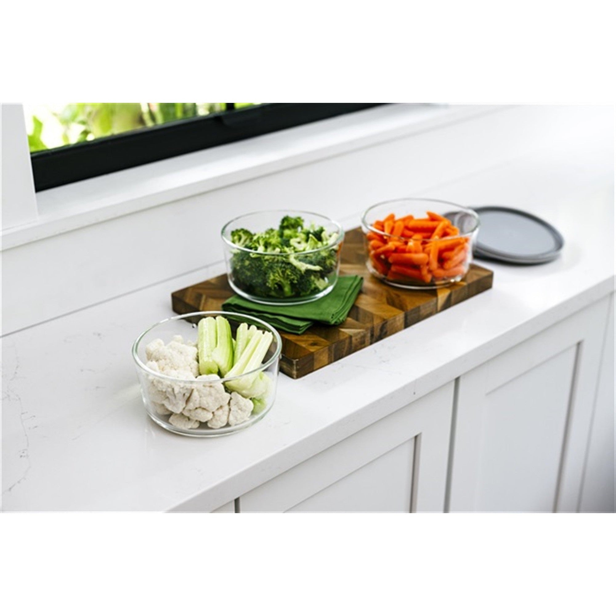 Six round 32oz glass food storage containers with grey airtight locking lids for meal prep — view 4