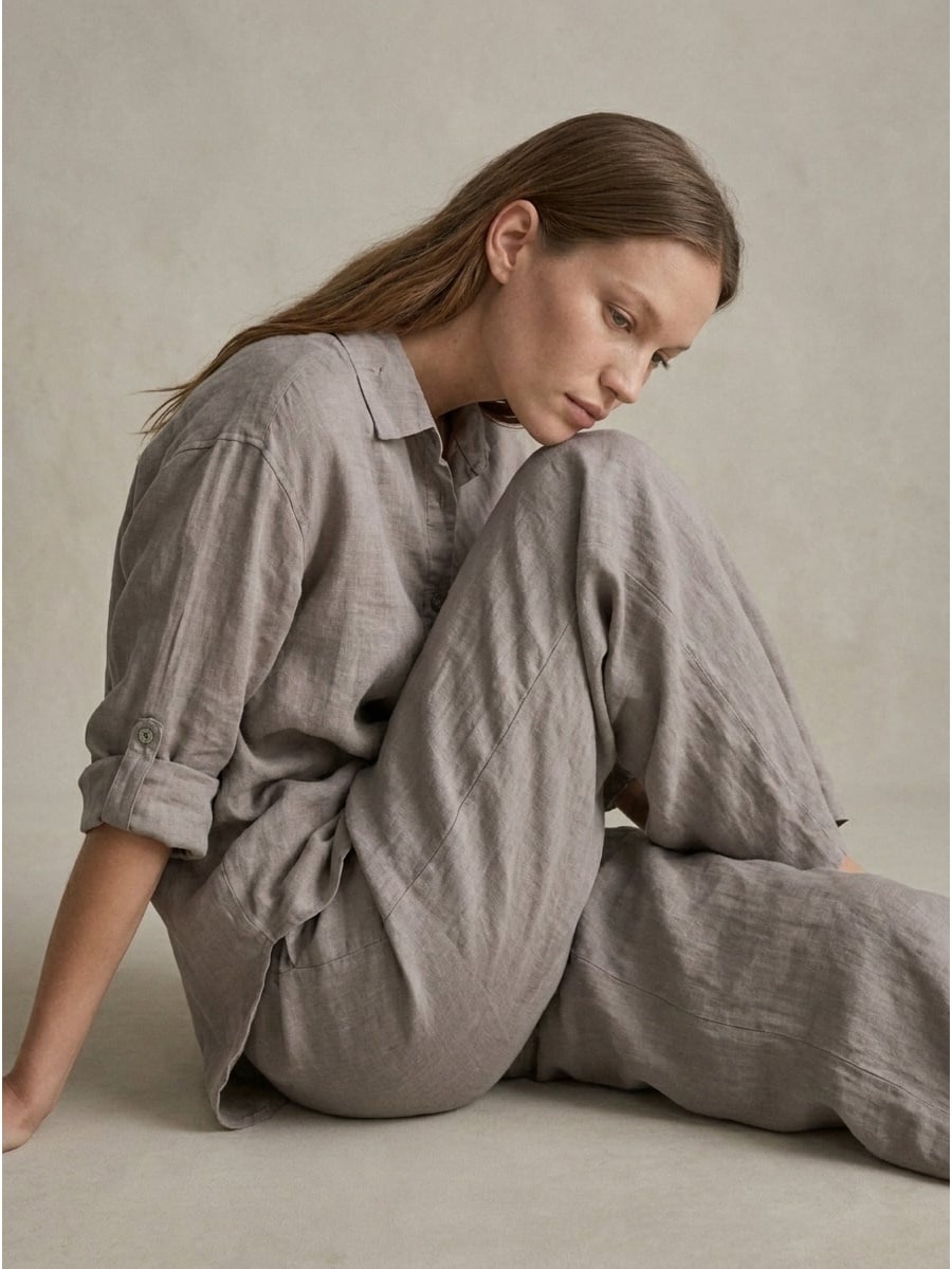 Women's grayish linen trousers from the capsule collection featuring relaxed elegant Italian tailoring — view 2