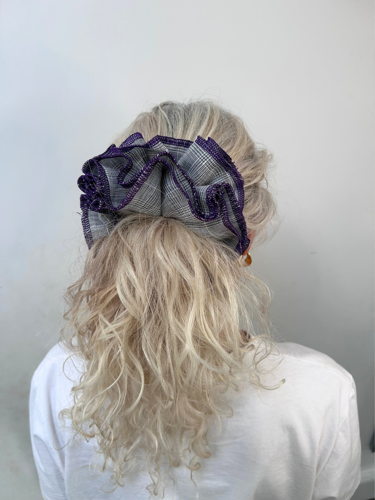Organic Linen grey check scrunchie - Azaria | No More Nobody-2