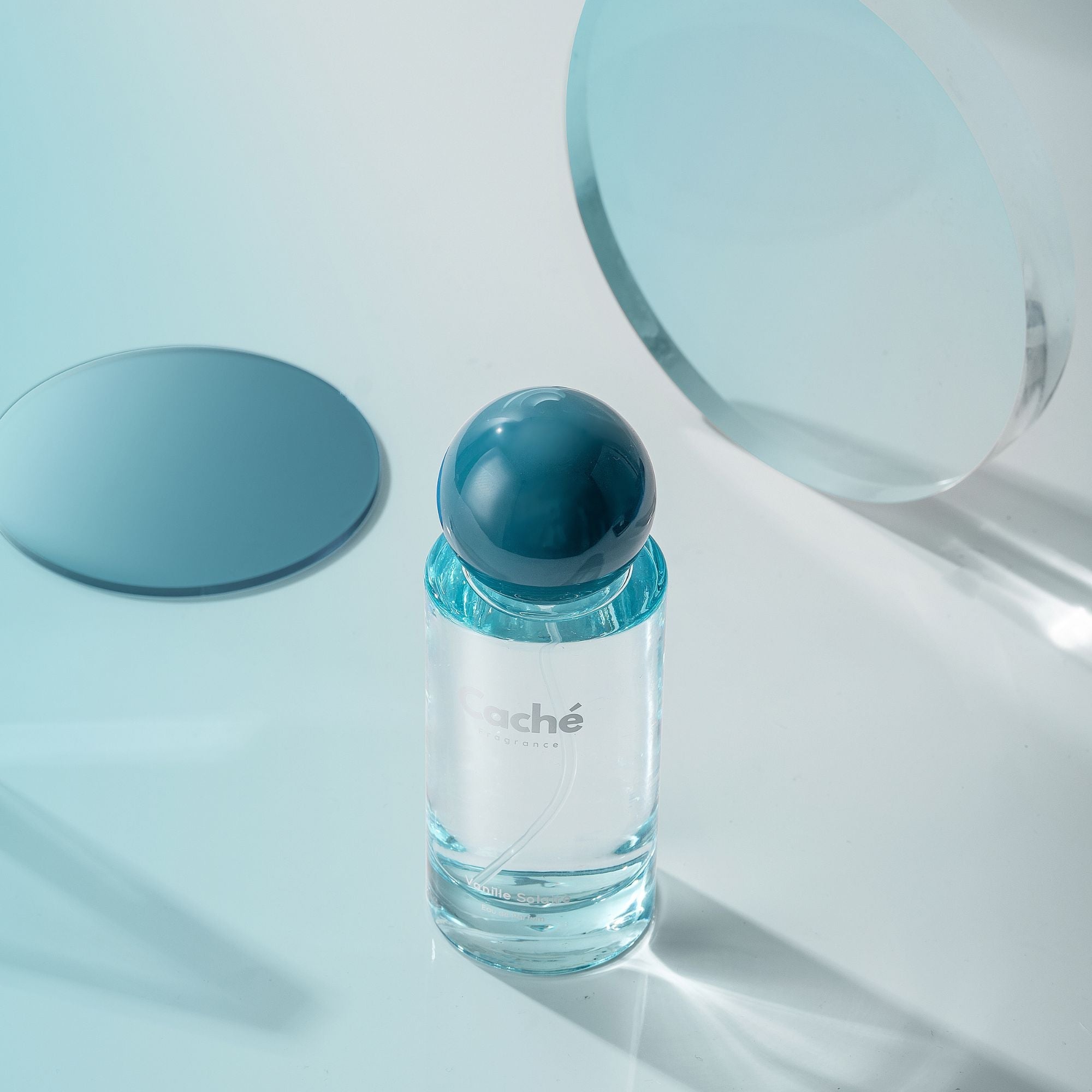 Vanille Solaire Eau De Parfum 50ml glass bottle, premium women's summer vanilla fragrance. — view 3