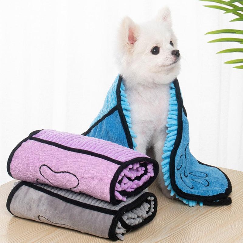Super dry pet bathrobe in thick microfiber chenille with double pockets for easy dog drying.