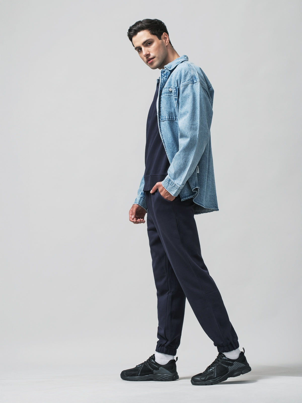 Classic blue men's sweater made of a breathable cotton and polyester blend for everyday comfort — view 3