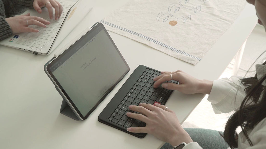 Fusion Keyboard Universal slim wireless Bluetooth keyboard with invisible touchpad surface for tablets and laptops — view 5