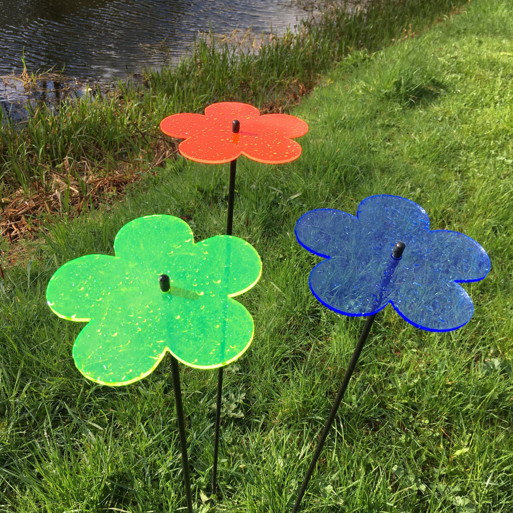 Set of 3 large blossom suncatcher garden ornaments with glowing colourful acrylic on black stakes — view 4