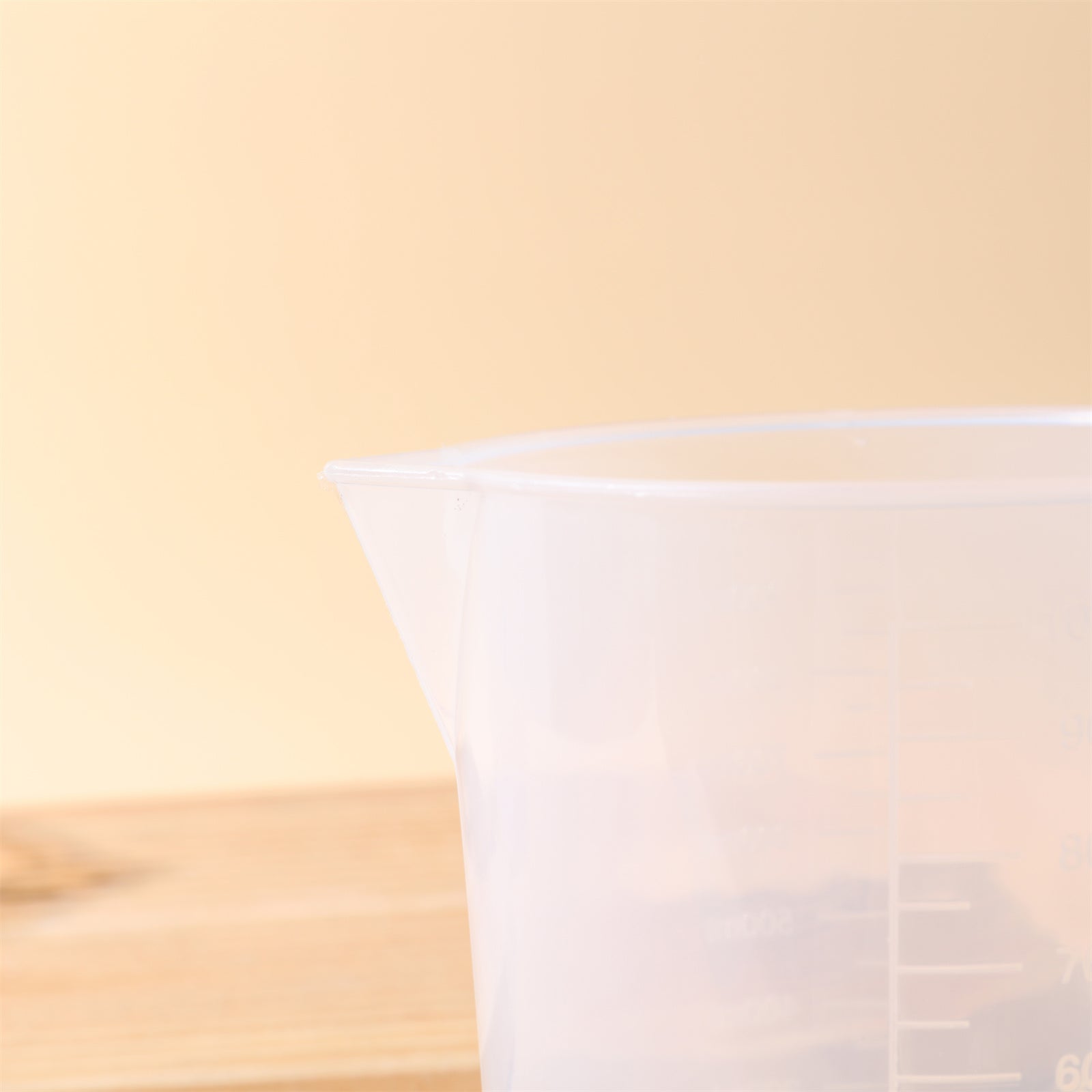 Clear 1000ml measuring cup with precise graduation marks and convenient pour spout for kitchen use — view 4