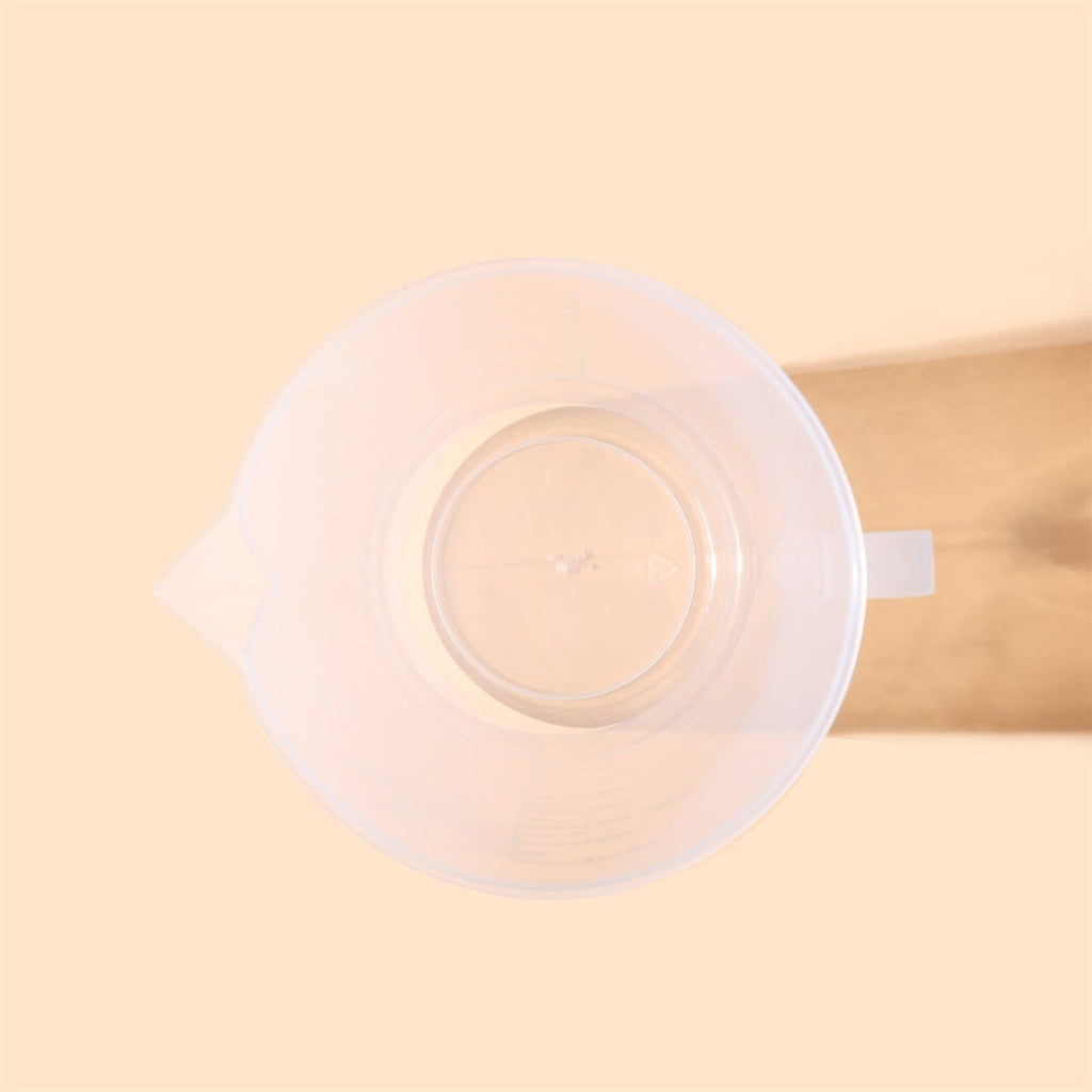 Large 2000ml clear measuring cup with graduation marks and pouring spout for baking and crafting — view 5