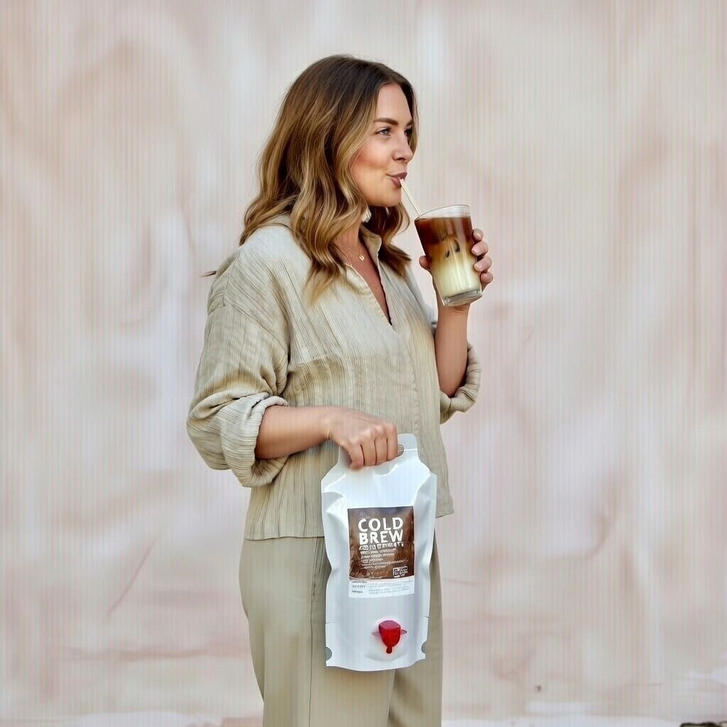 Cold brew coffee concentrate in a 1.5 liter pouch for espresso martinis and iced drinks — view 3