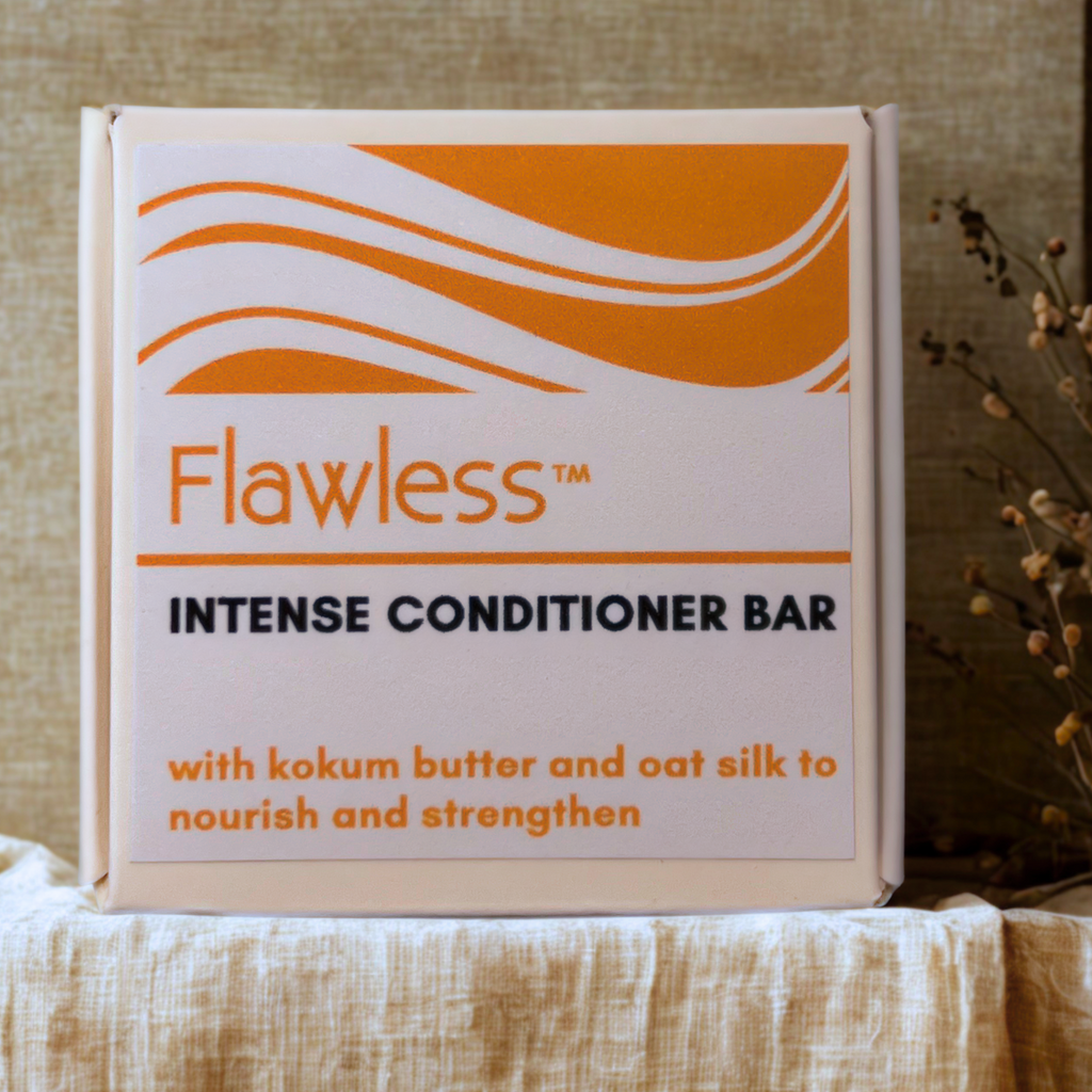 Round solid hair conditioner bar with natural botanicals for deep nourishment and zero waste sustainable haircare — view 2