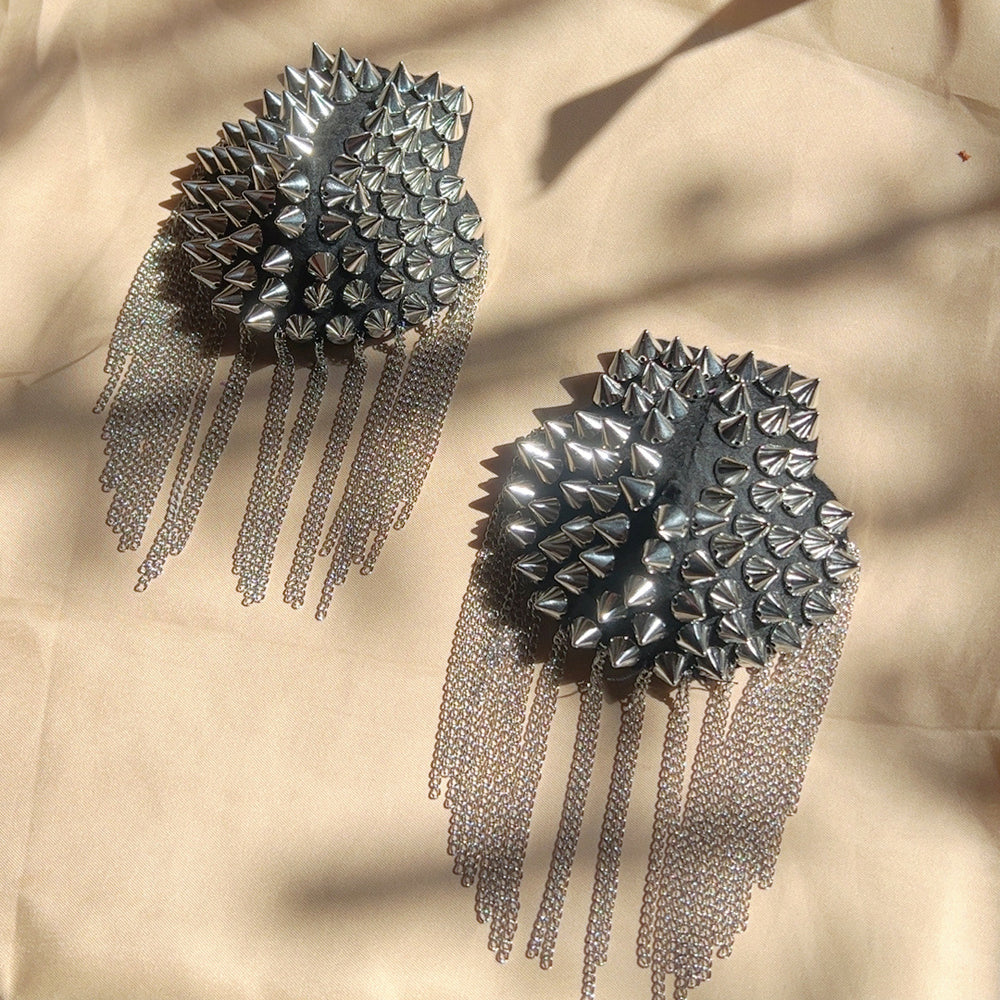 2pcs Fashionable Rivet Fringe Shoulder Epaulet Brooch Edgy Accessories-4