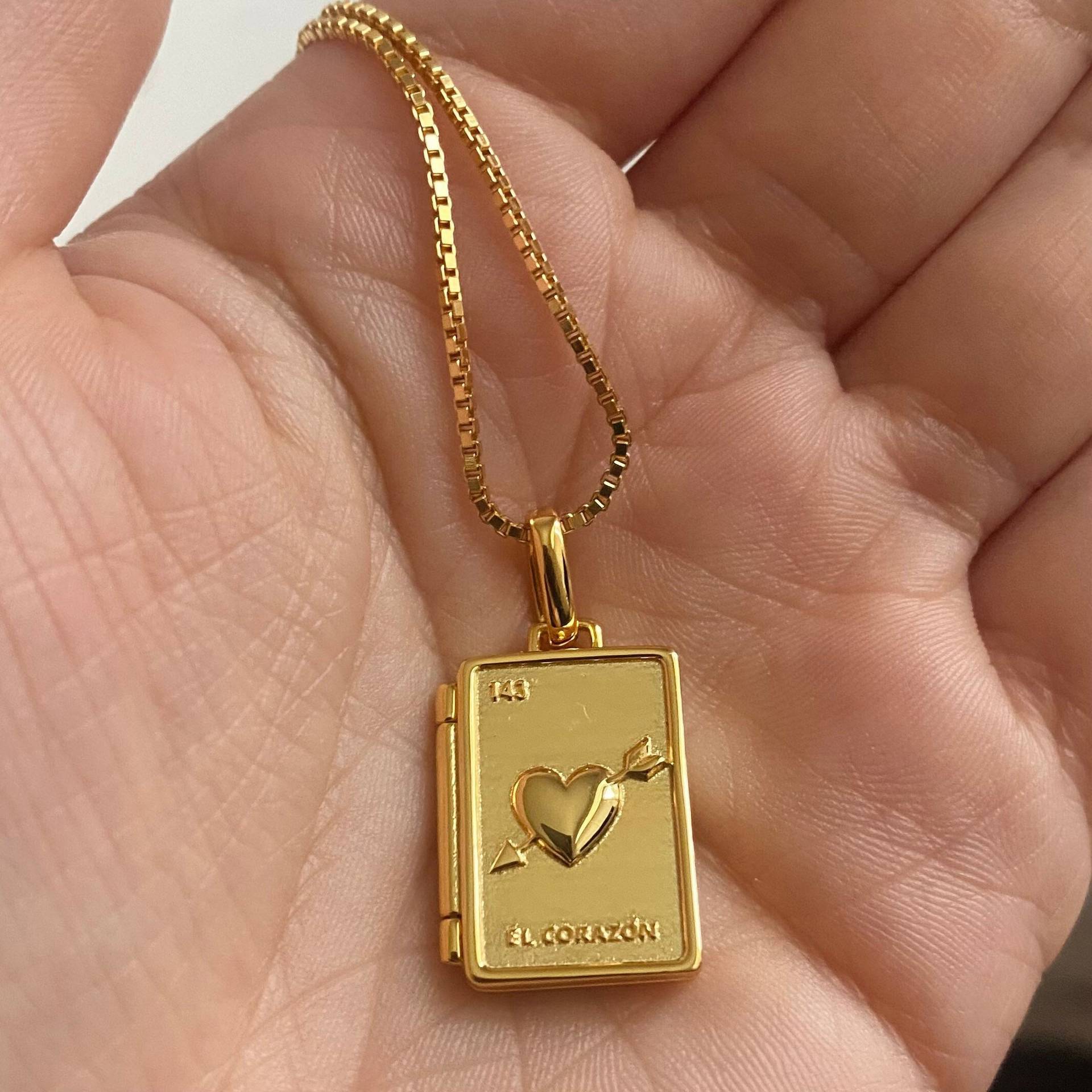 Vintage heart shaped titanium steel photo frame locket necklace on a delicate box chain.