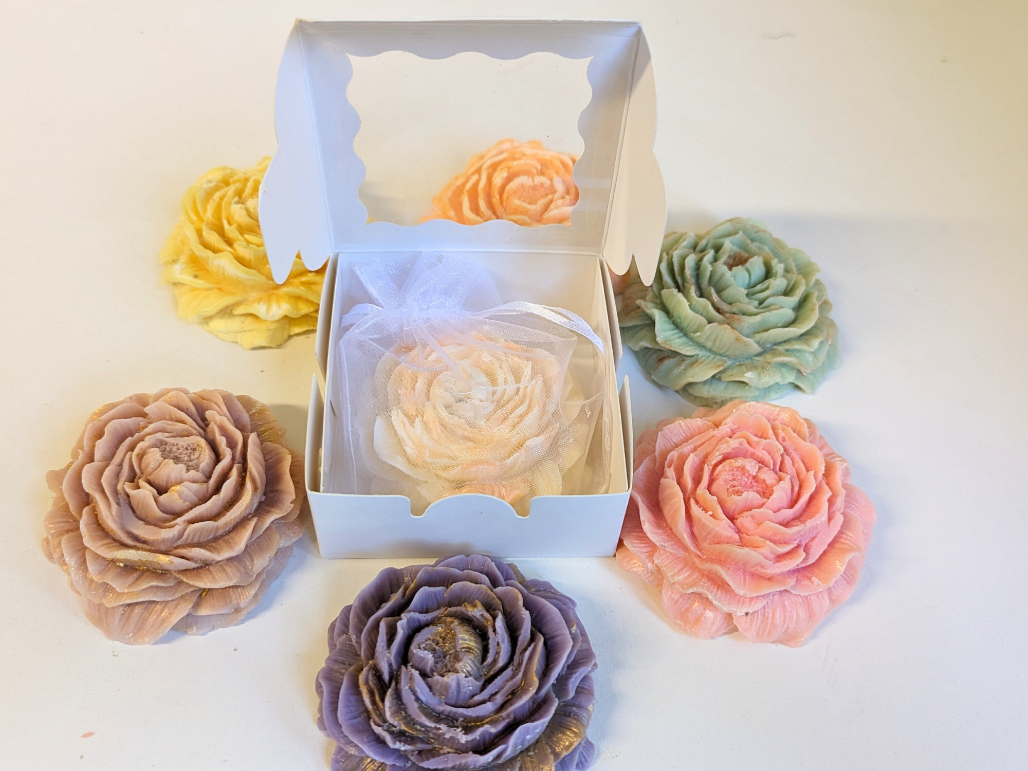 Eucalyptus retreat aromatherapy gift box with room spray, diffusers, and wax melts — view 3