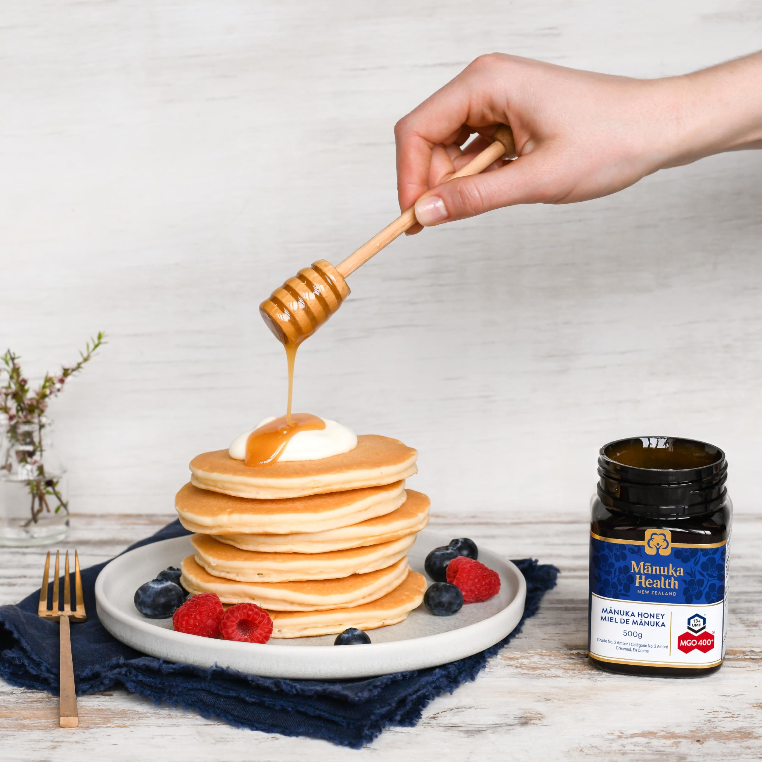 250g jar of premium New Zealand Manuka honey featuring MGO 400 and UMF 13 — view 2