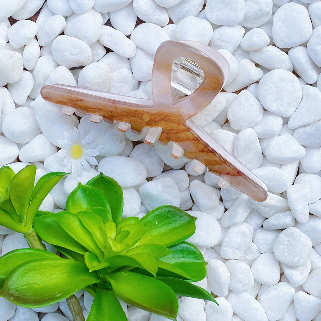 Two-tone acrylic Katie hair claw clip in a sleek and modern medium to large capacity design — view 5
