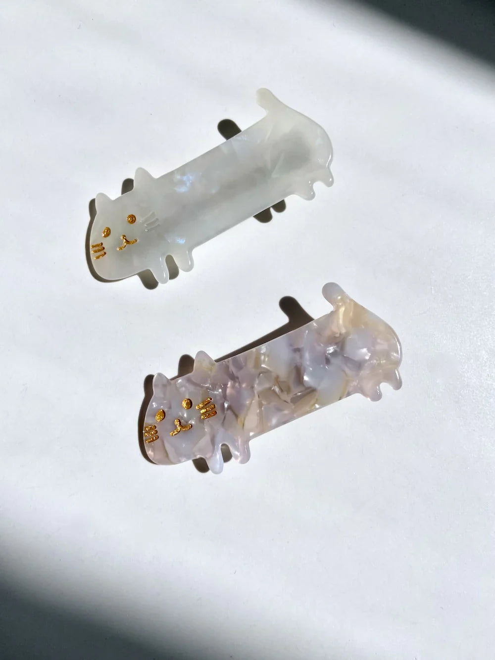 Hand-painted kitty cat hair clip made of eco-friendly cellulose acetate with glass rhinestones — view 2