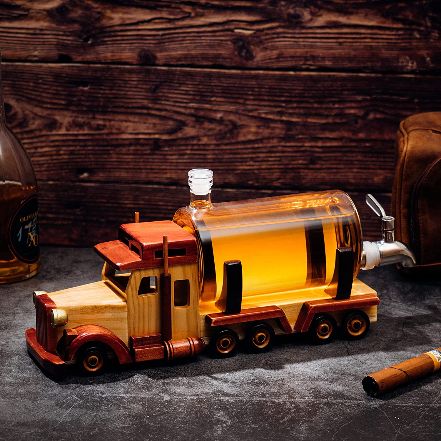 Truck whiskey decanter with solid mahogany wood base and 1000ml hand-blown glass barrel — view 3