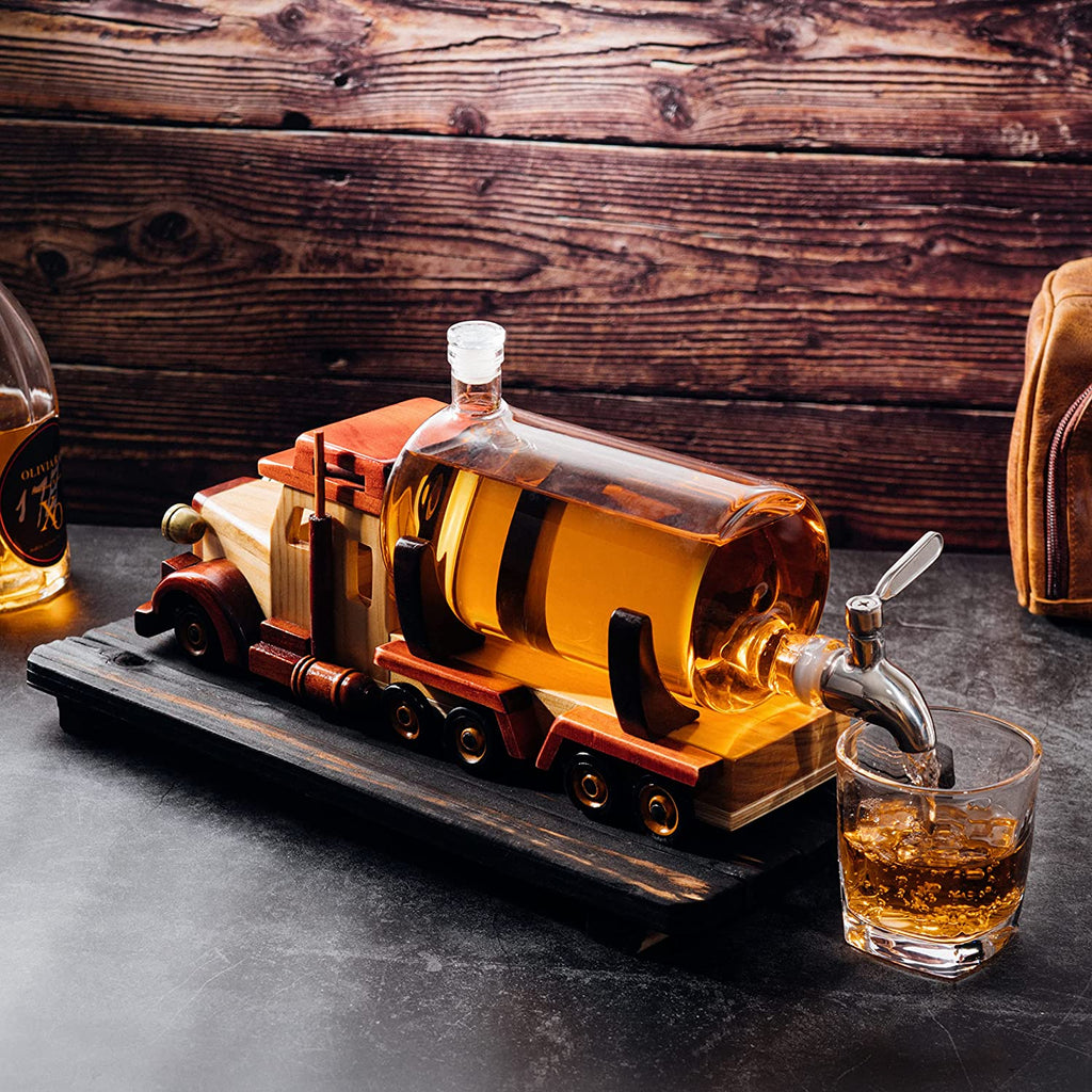 Truck whiskey decanter with solid mahogany wood base and 1000ml hand-blown glass barrel — view 4