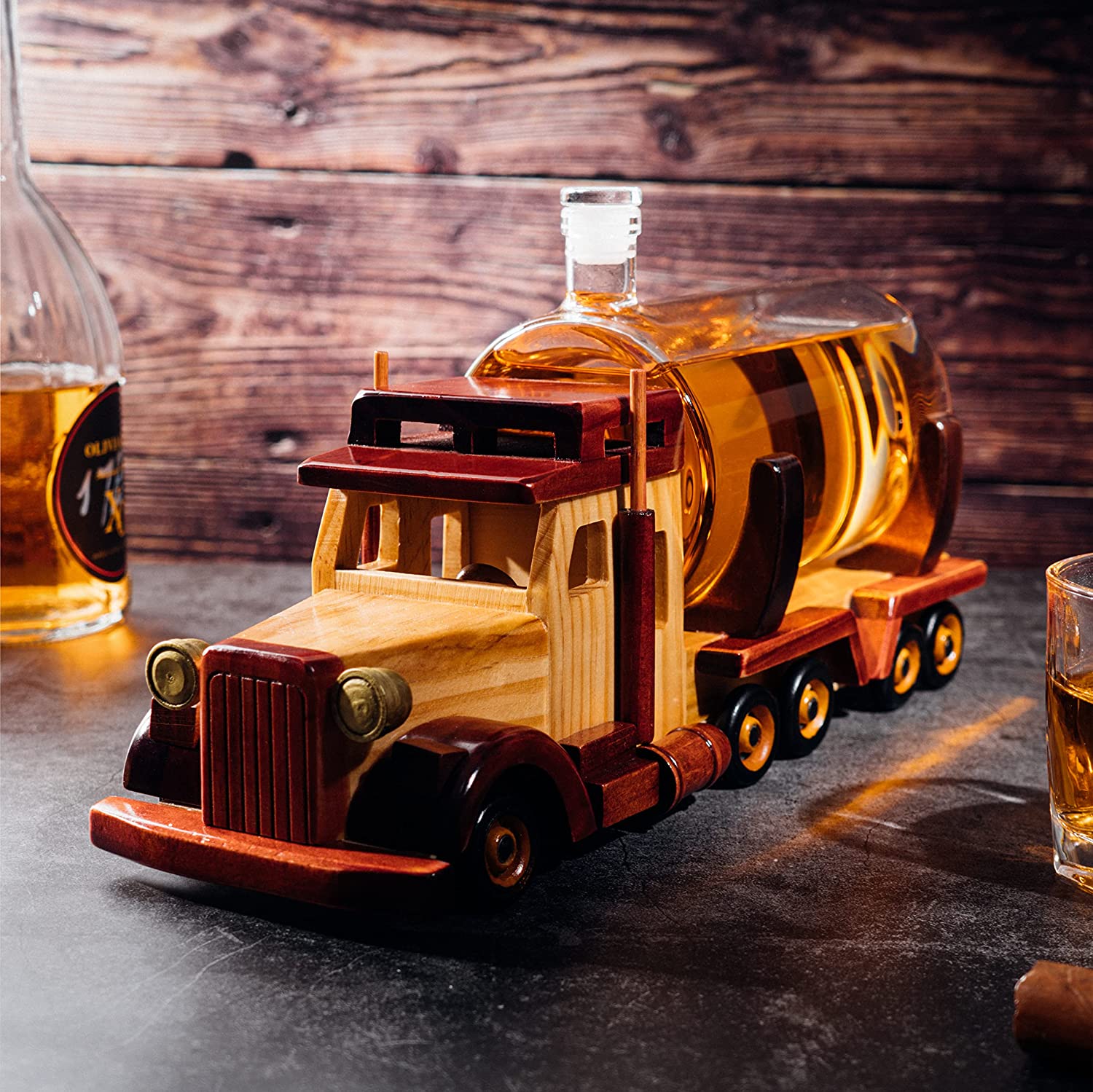 Truck whiskey decanter with solid mahogany wood base and 1000ml hand-blown glass barrel — view 2