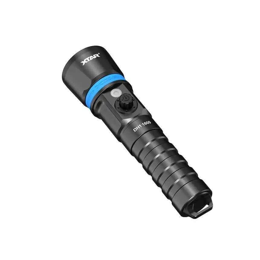 XTAR Hunter DH1 black aluminum alloy dive light with magnetic button and lanyard for spearfishing — view 2