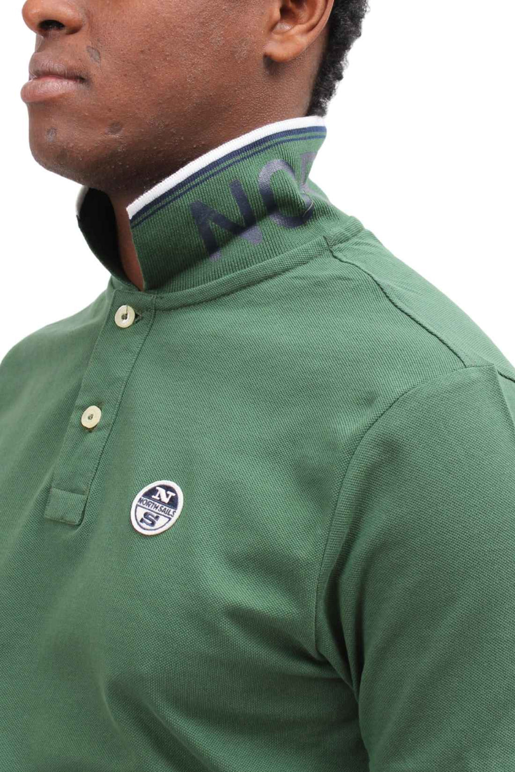 Men's navy blue cotton mesh polo shirt with contrasting piping and front logo patch. — view 28