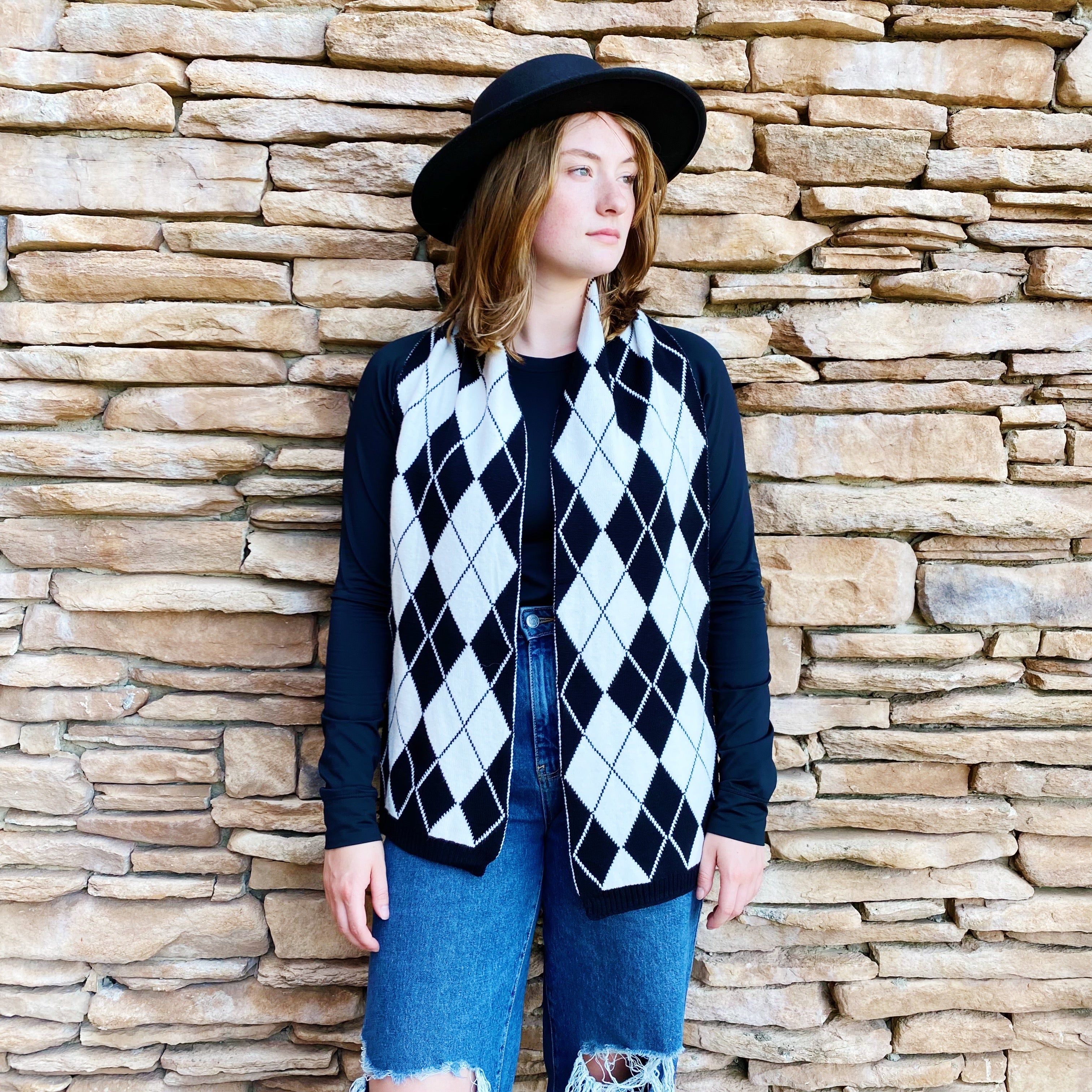 Patterned knit scarf in classic argyle cozy cold weather neckwear wrap for autumn and winter — view 2
