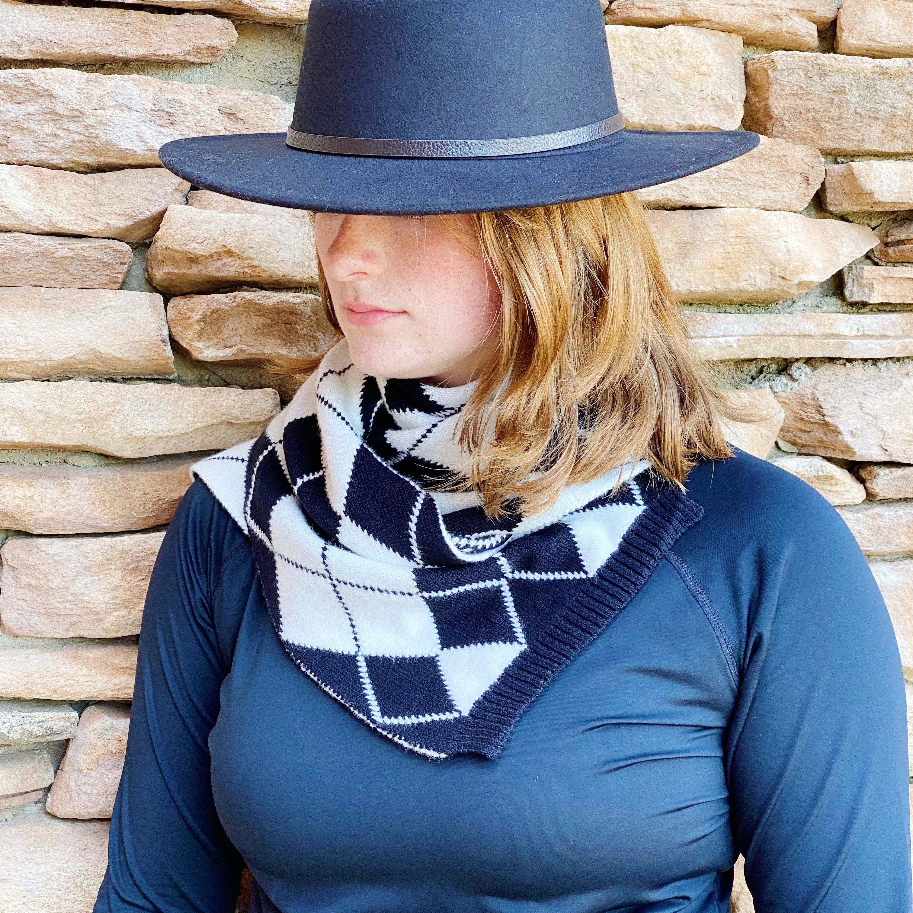 Patterned knit scarf in classic argyle cozy cold weather neckwear wrap for autumn and winter — view 4
