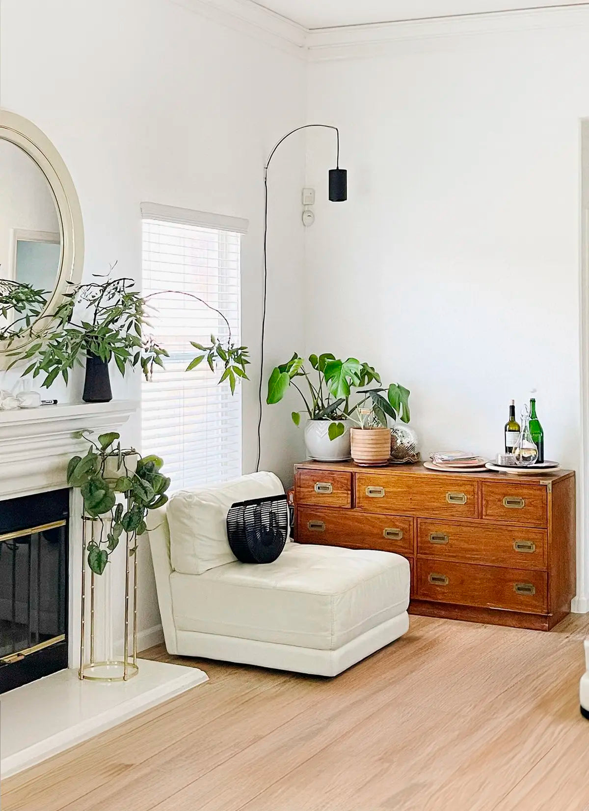 Archetto - Transparent Wall Mount-1