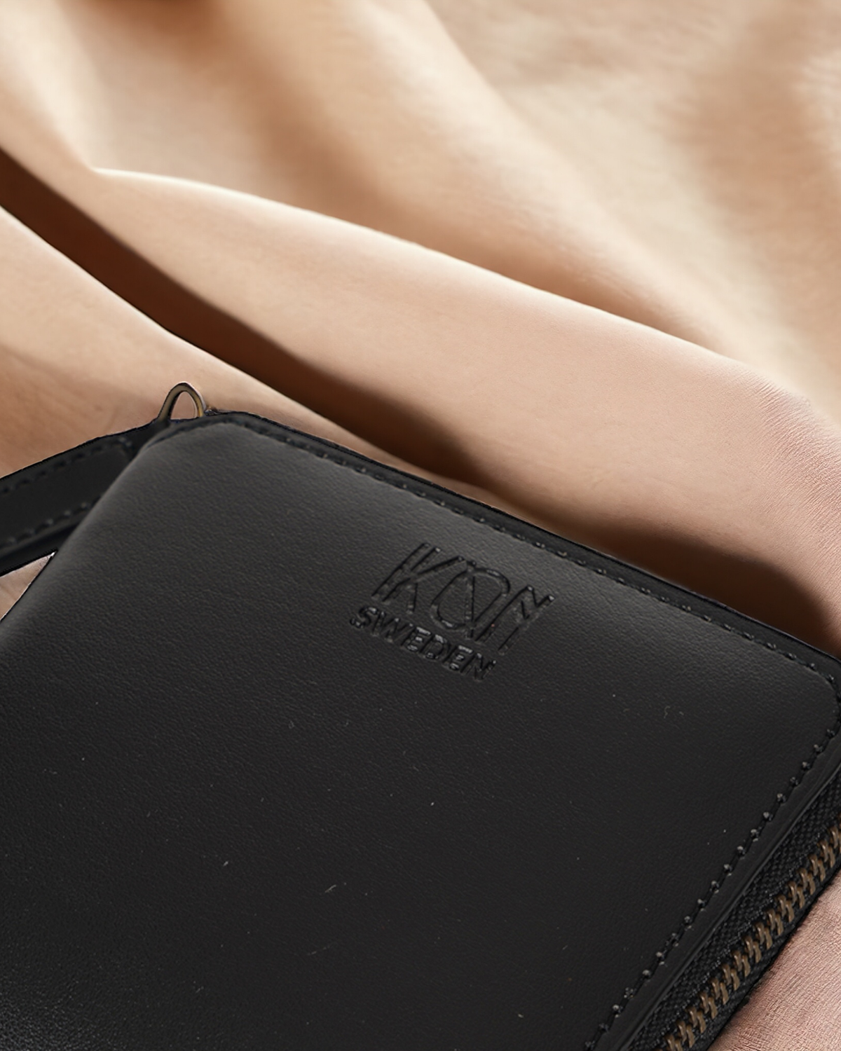 Kivik Small Zip Wallet | Apple Leather-3