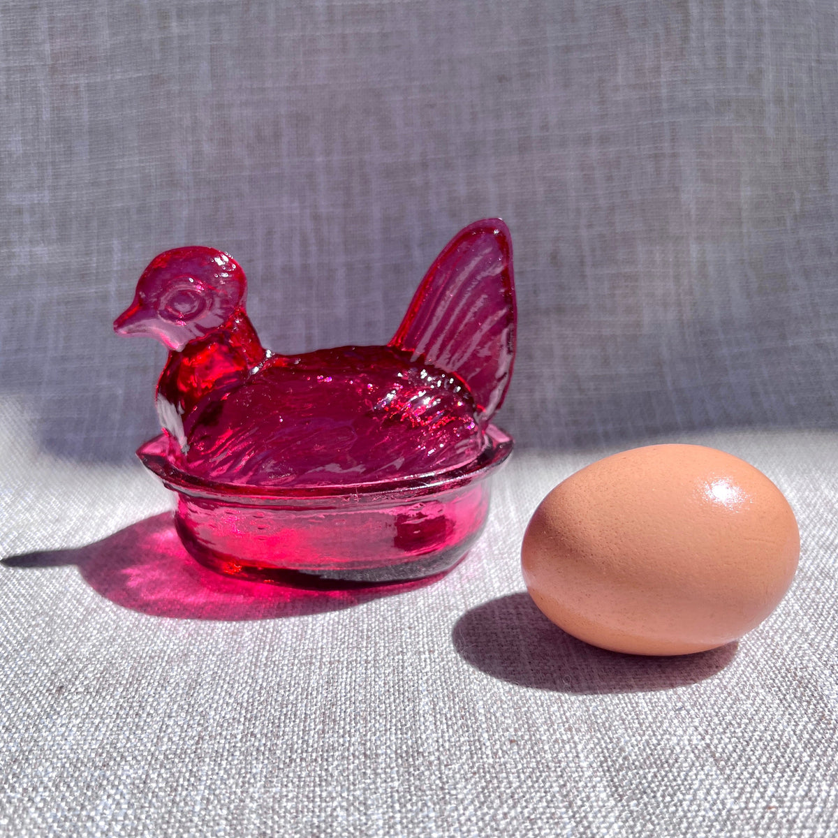 Nesting Hen Bowl & Lid - MAGENTA | Hand Blown Glass - Colombia-1