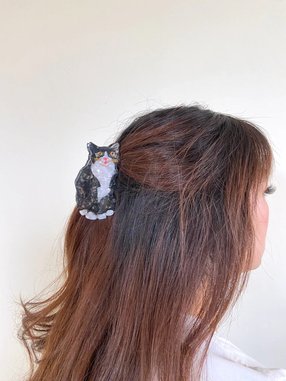 Hand-painted pug dog breed double-sided hair claw clip made of eco-friendly cellulose acetate. — view 5