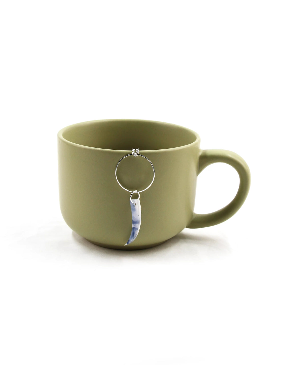 Collar plateado con colgante colmillo azul-5