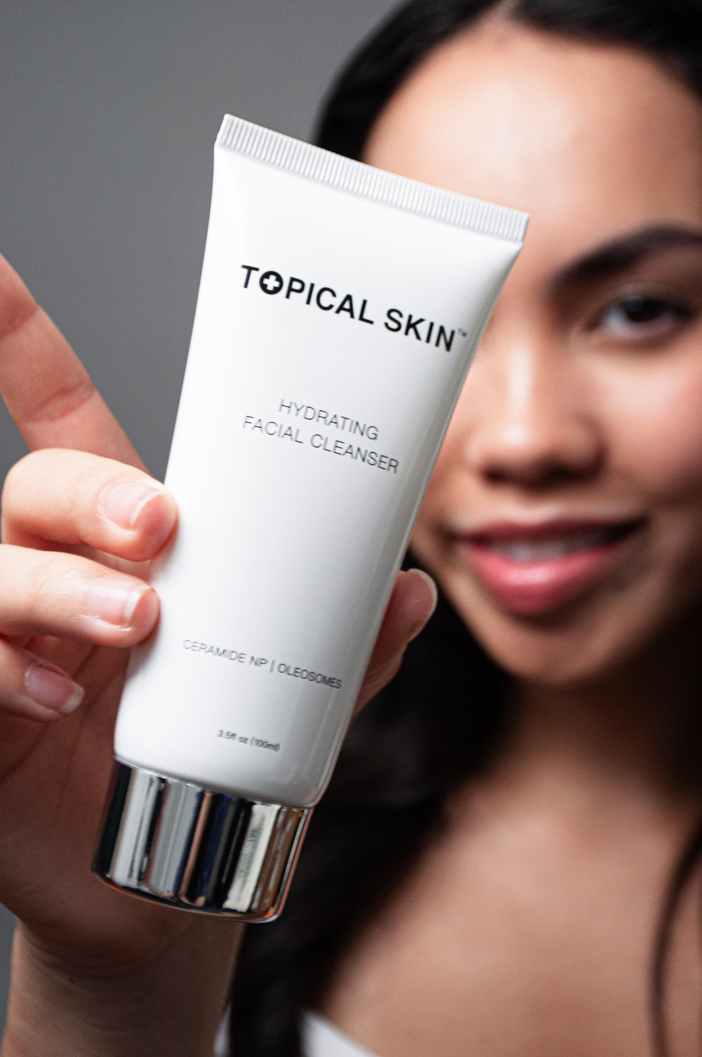 Hydrating facial cleanser cream in a premium bottle, formulated with natural botanicals and soothing ceramides. — view 3