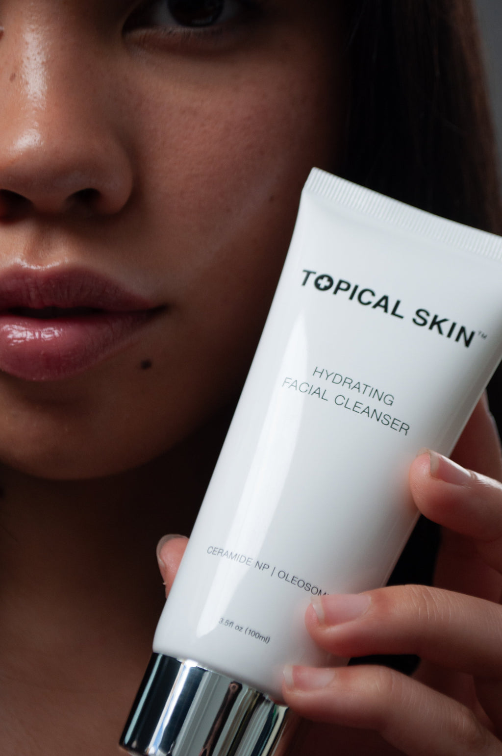 Hydrating facial cleanser cream in a premium bottle, formulated with natural botanicals and soothing ceramides. — view 5