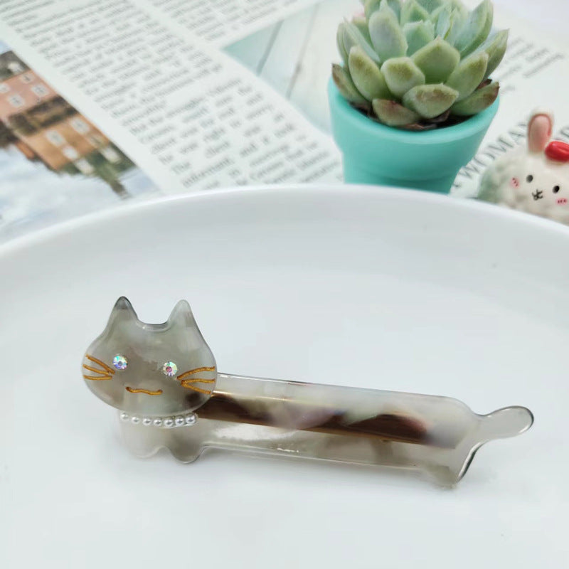 Hand-painted cat shaped eco-friendly cellulose acetate hair clip with pearl necklace and glass rhinestones. — view 5