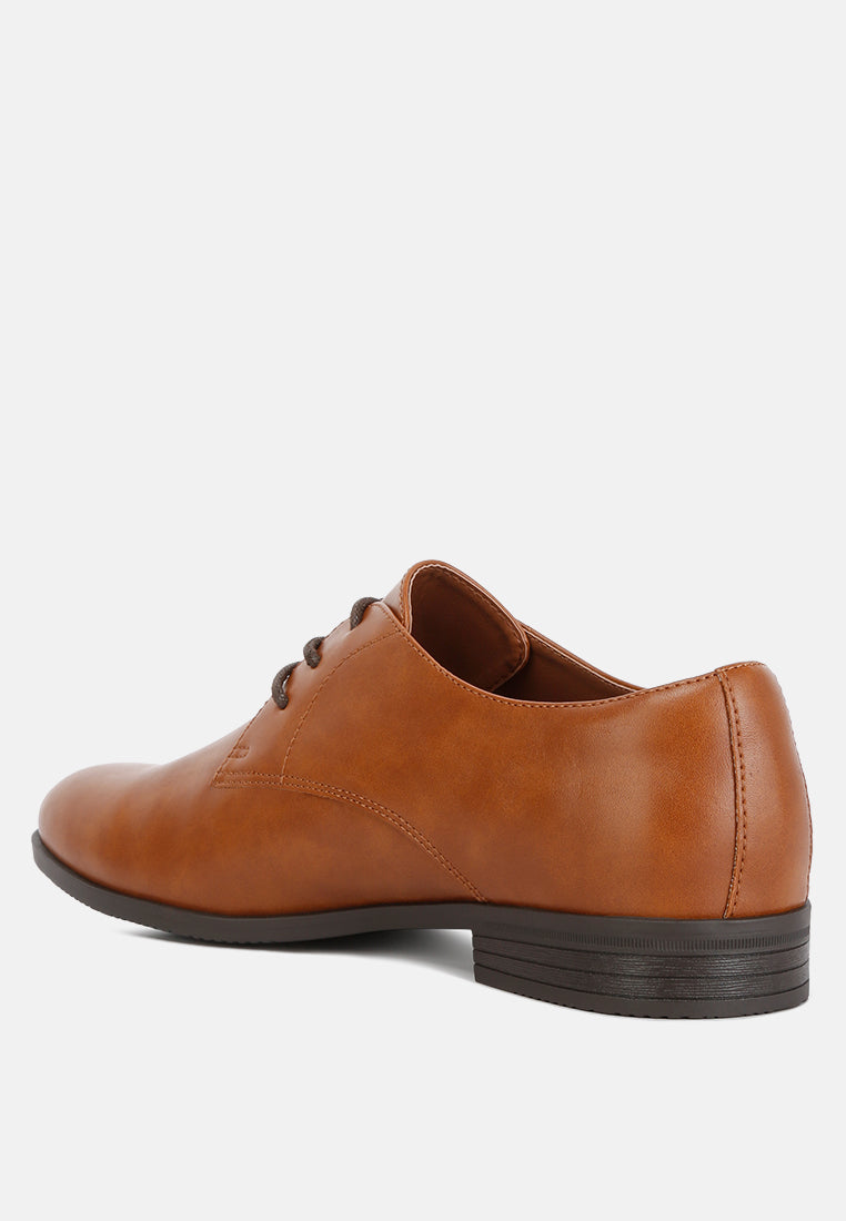 Black minimalist faux leather men's derby shoes with lace-up fastening and low block heel. — view 3