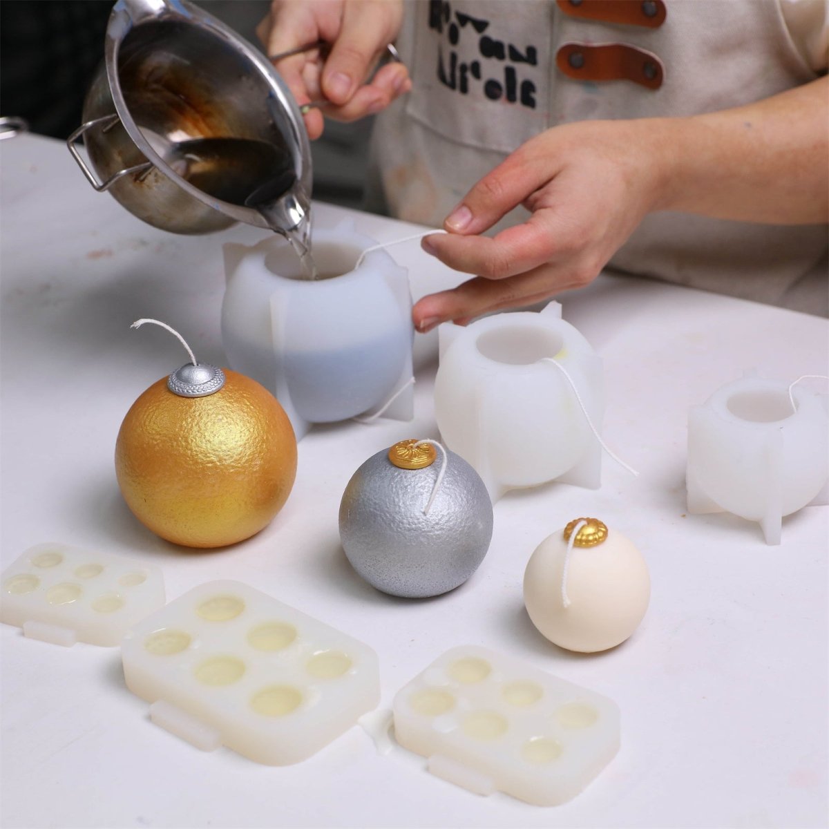 Vintage hammered texture Christmas bauble silicone candle mold with ornament cap details. — view 5