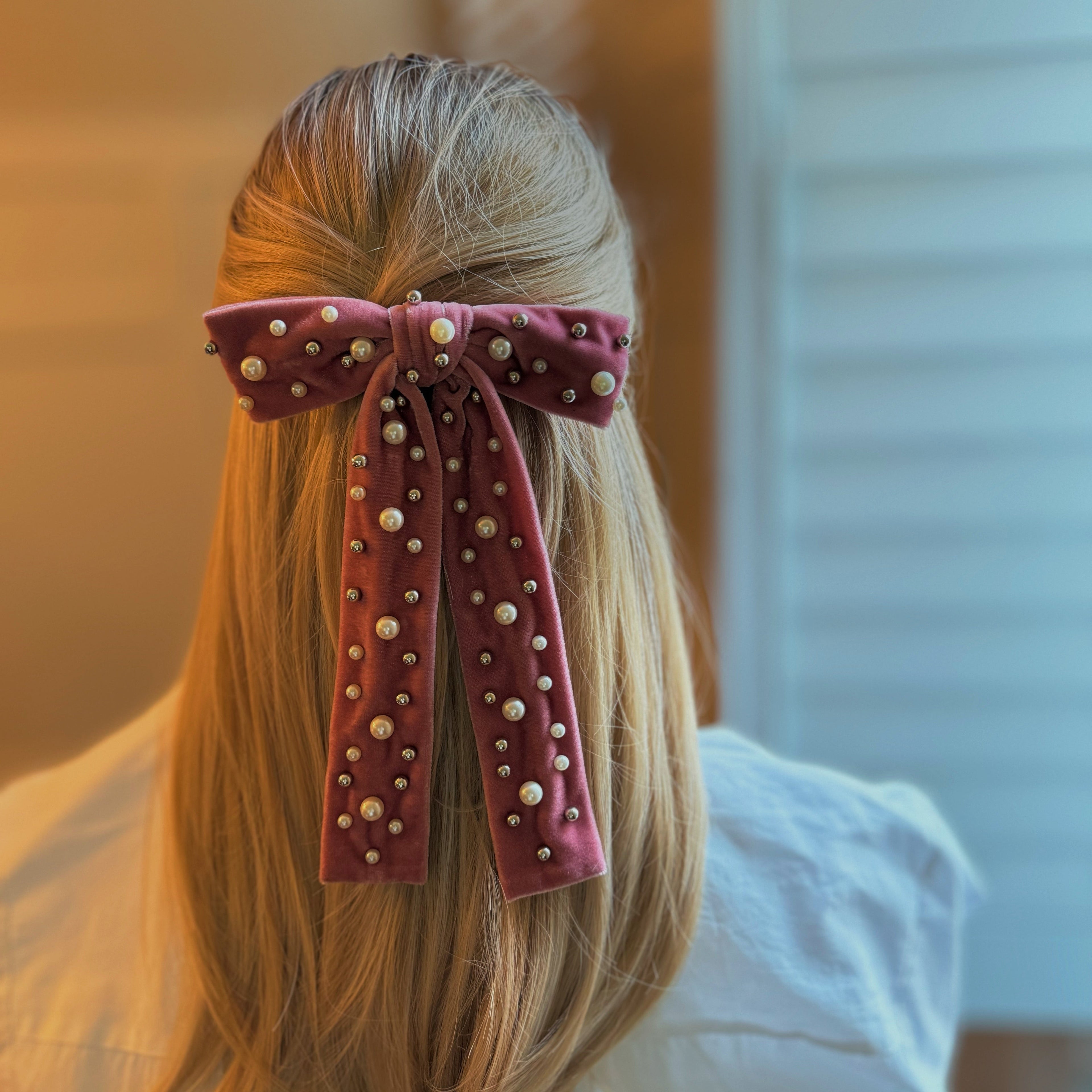 Pearl velvet bow hair clip with an elegant oversized design and secure clasp for styling. — view 5